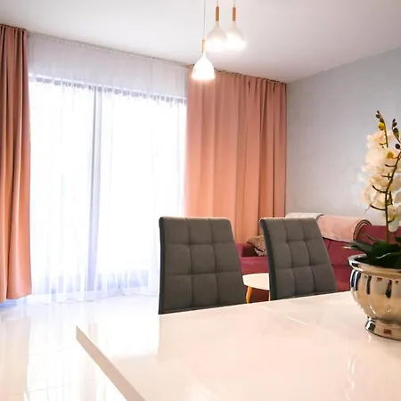 1 Bedroom Lovely In *