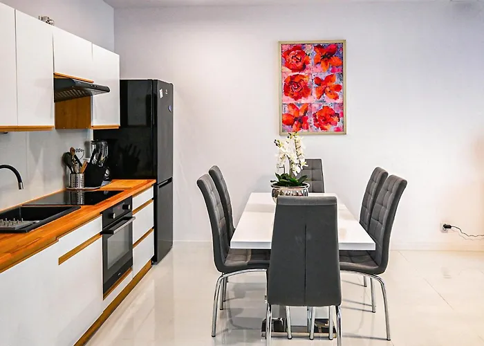 1 Bedroom Lovely In 아파트