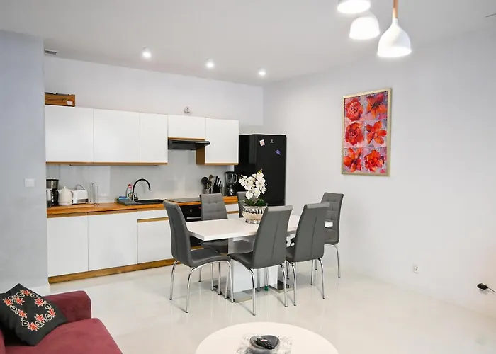 1 Bedroom Lovely In 아파트 Łukęcin